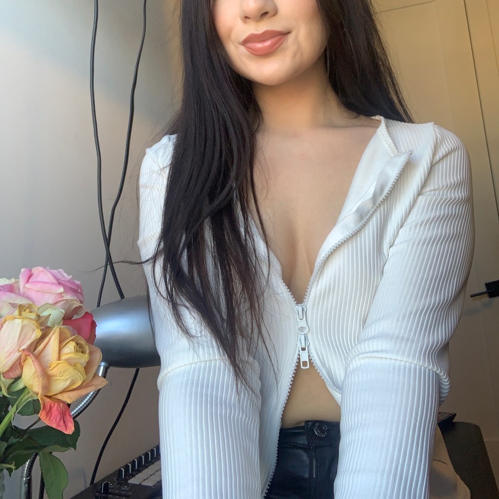 White long sleeve zip up top